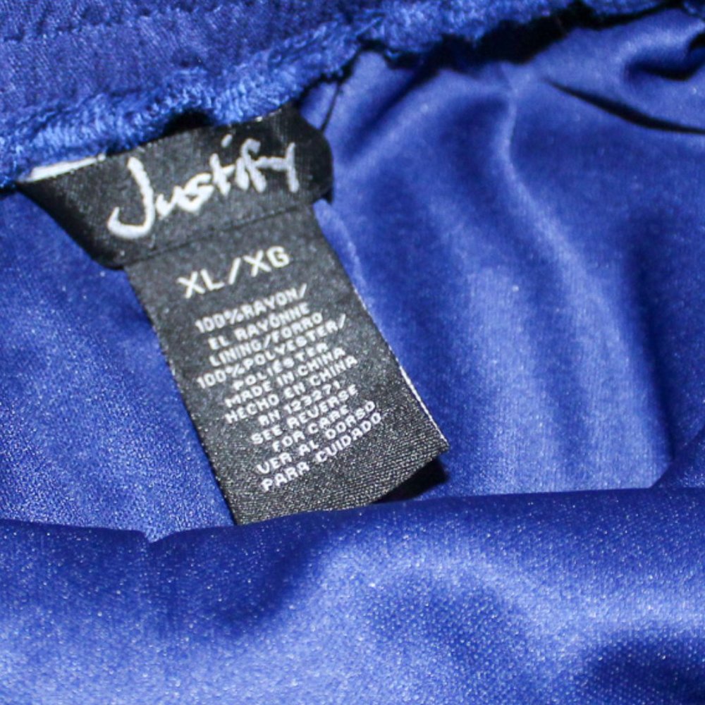 NWT Justify Embroidered Navy Blue Shorts - Picture 3 of 4